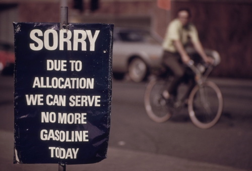 Sign announcing gas shortage